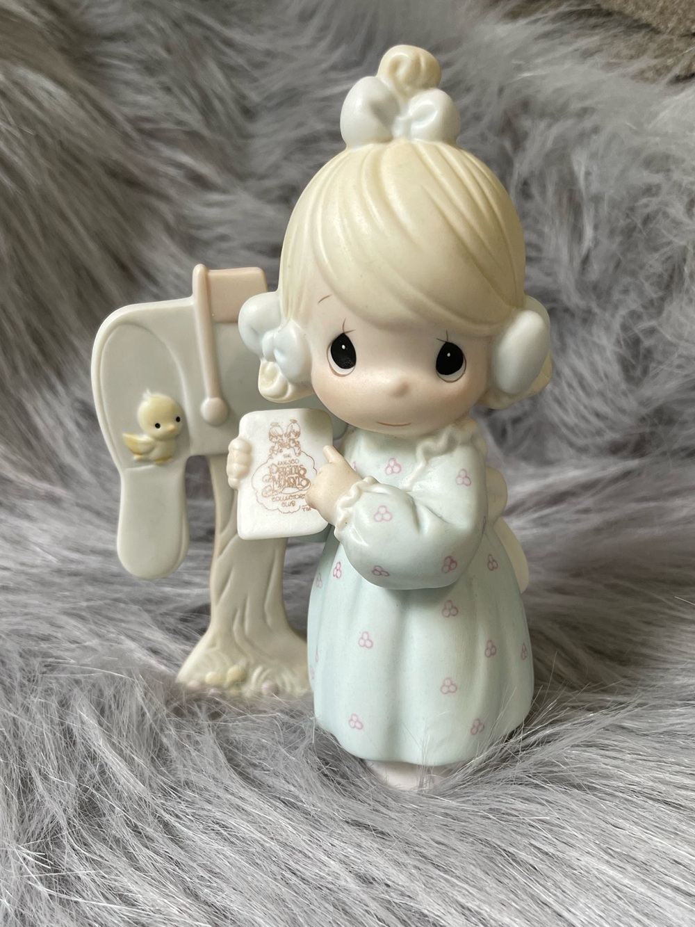 Vintage 1990 Precious Moments “Sharing The Good News Together” figurine.